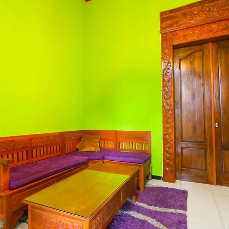 Oyo Life 3064 Mahameru Kost Putra Jember Exterior photo