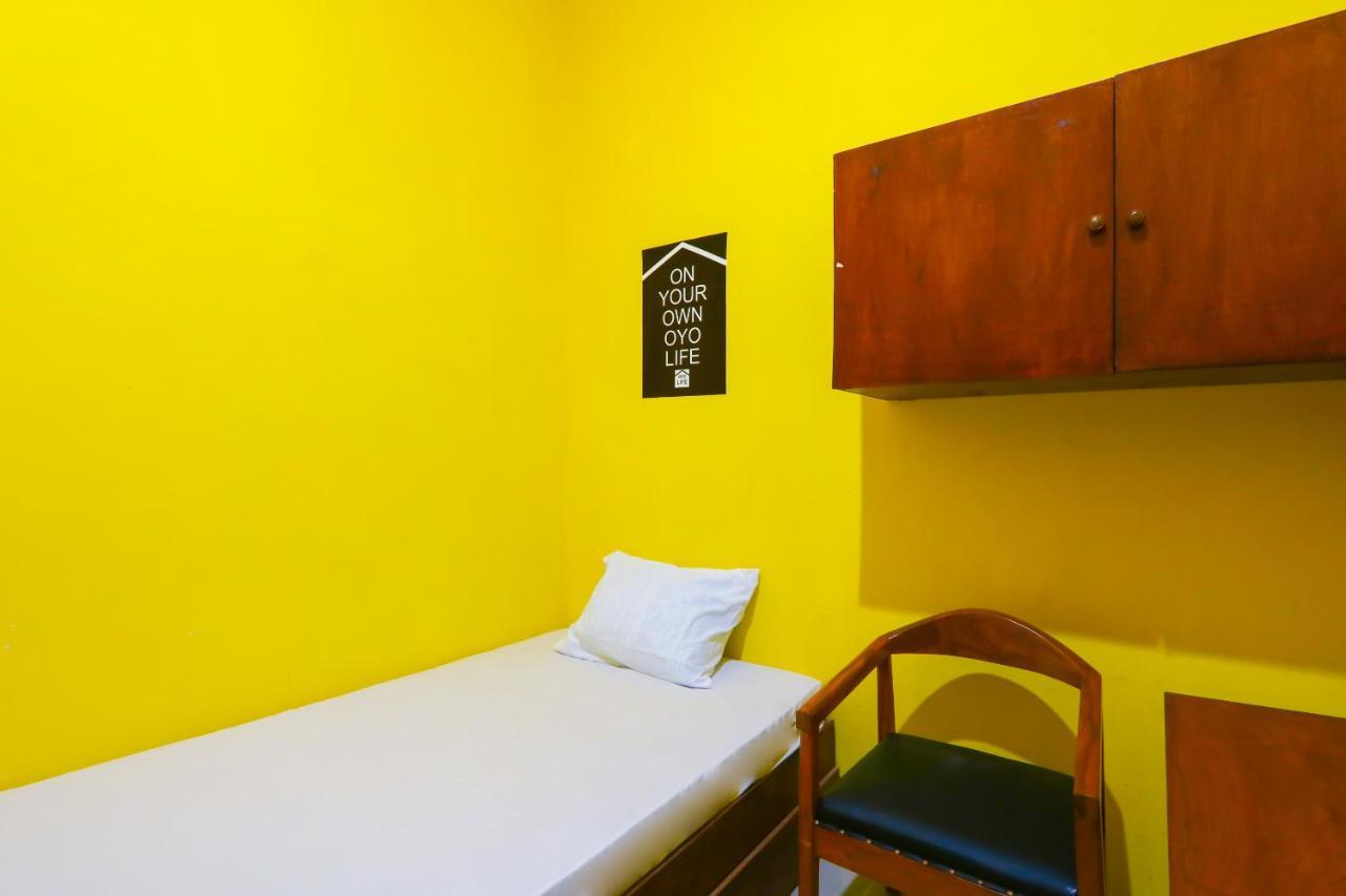 Oyo Life 3064 Mahameru Kost Putra Jember Exterior photo