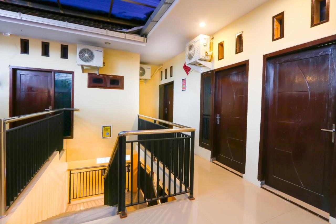 Oyo Life 3064 Mahameru Kost Putra Jember Exterior photo