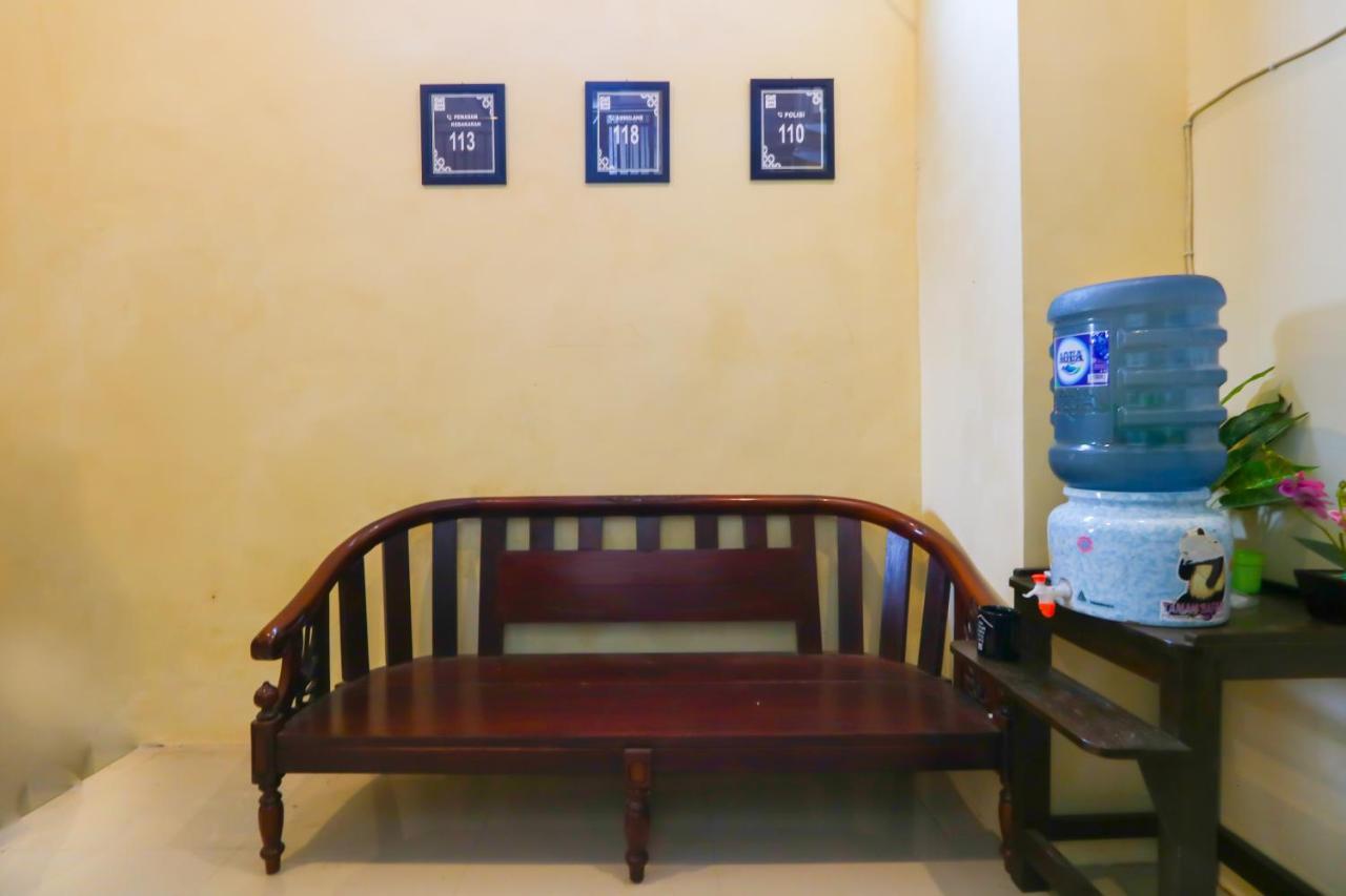 Oyo Life 3064 Mahameru Kost Putra Jember Exterior photo